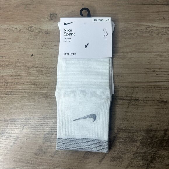 NWT Nike Unisex Spark Dri-FIT Lightweight Running Ankle Socks White Size Medium - Picture 2 of 10